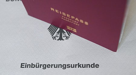 Vor allem Einbürgerungen aus Syrien, aus der Türkei und aus Russland stiegen in Niedersachsen an. (Symbolbild) / Foto: Marijan Murat/dpa
