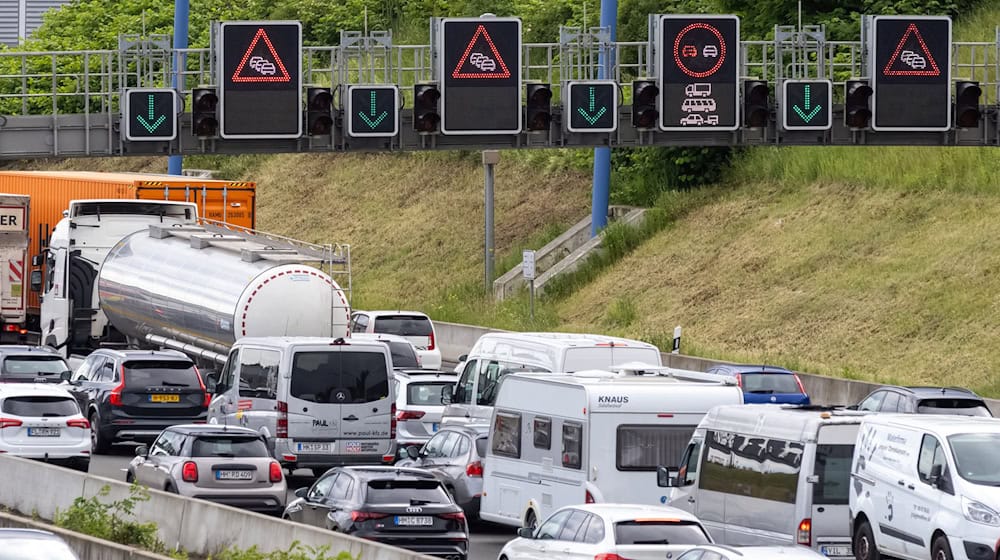 Insbesondere bei Bremen und Hamburg staut es sich zu Pfingsten. / Foto: Bodo Marks/dpa
