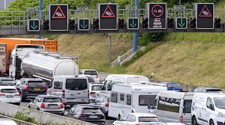 Insbesondere bei Bremen und Hamburg staut es sich zu Pfingsten. / Foto: Bodo Marks/dpa