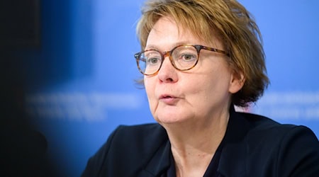 Innenministerin Behrens betont, die Polizei lasse sich nicht einschüchtern. (Archivbild) / Foto: Julian Stratenschulte/dpa
