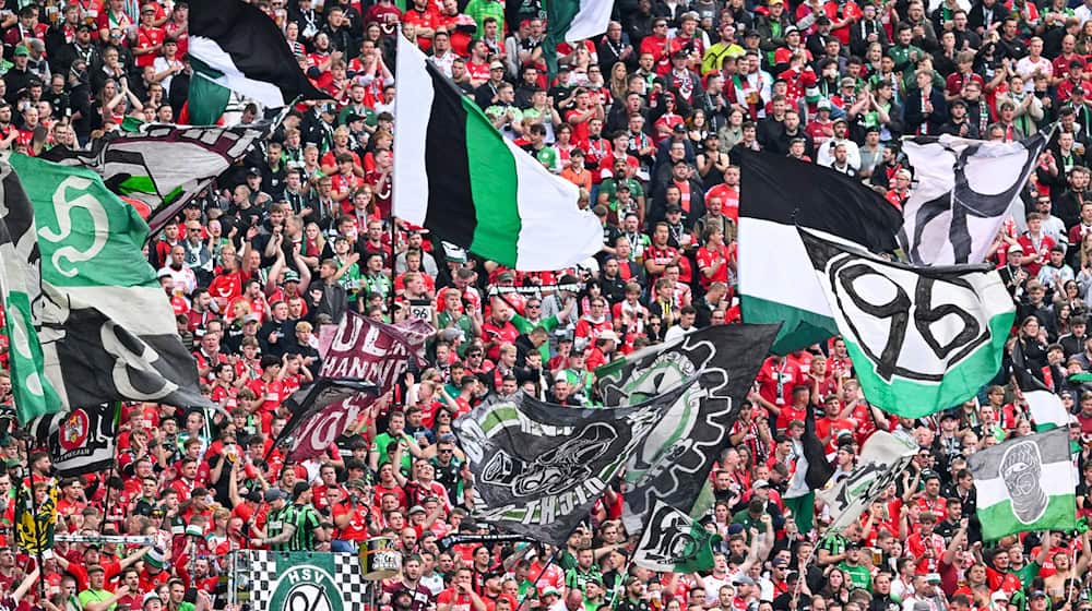 Fans von Hannover 96. / Foto: Soeren Stache/dpa