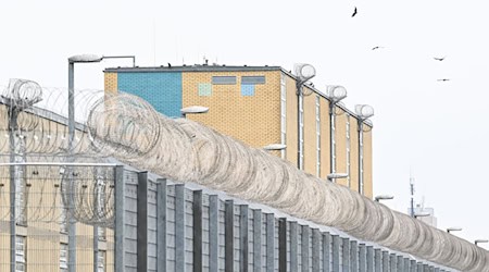 Das erste Großprojekt der NIA soll die Modernisierung der JVA Hannover werden. / Foto: Julian Stratenschulte/dpa