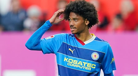 Bleibt in Braunschweig: Offensivspieler Sidi Sané. / Foto: Uwe Anspach/dpa