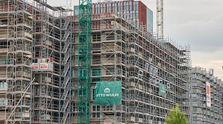 Kostenreduziertes Bauen ist nach Ansicht der norddeutschen Länder ein wichtiges Instrument, um der Krise auf dem Wohnungsmarkt zu begegnen. (Archivbild) / Foto: Georg Wendt/dpa