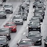 Volle Straßen und Staus prognostiziert der ADAC zum Start in die Sommerferien. / Foto: Axel Heimken/dpa
