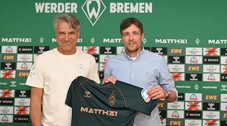 Willkommen in Bremen: Trainer Horst Steffen (l) mit Werders Sportchef Clemens Fritz  / Foto: ---/dpa