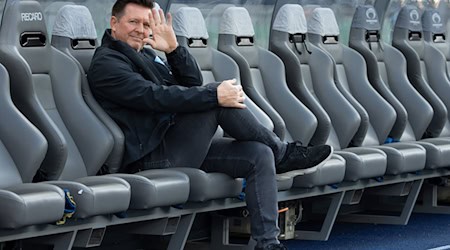 Magdeburgs Chef-Trainer Christian Titz könnte zum Liga-Kontrahenten Hannover 96 wechseln.  / Foto: Soeren Stache/dpa