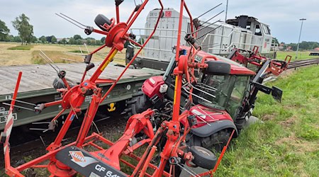 Bei dem Zusammenstoß verletzte sich die Treckerfahrerin schwer. / Foto: ./Freiwillige Feuerwehr Südheide/dpa