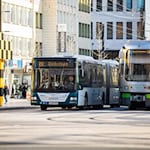 Kommunale Spitzenverbände und Verkehrsverbünde haben eine gemeinsame Erklärung abgegeben. (Symbolbild) / Foto: Moritz Frankenberg/dpa