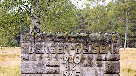 Die Gedenkstätte Bergen-Belsen erinnert an die Verbrechen der Nationalsozialisten während des Zweiten Weltkriegs. (Archivbild) / Foto: Moritz Frankenberg/dpa