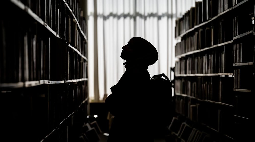Rund 110 Millionen Menschen nutzten im vergangenen Jahr die Bibliotheken. (Archivfoto) / Foto: Christoph Soeder/dpa