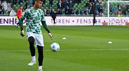 Bleibt bei Werder Bremen: Towart Mio Backhaus. / Foto: Carmen Jaspersen/dpa