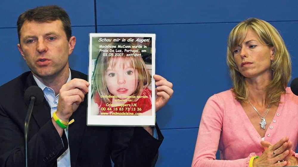 Maddies Eltern wollen die Hoffnung nicht aufgeben, dass ihre Tochter lebt. (Archivbild) / Foto: Sven Kaestner/AP/dpa