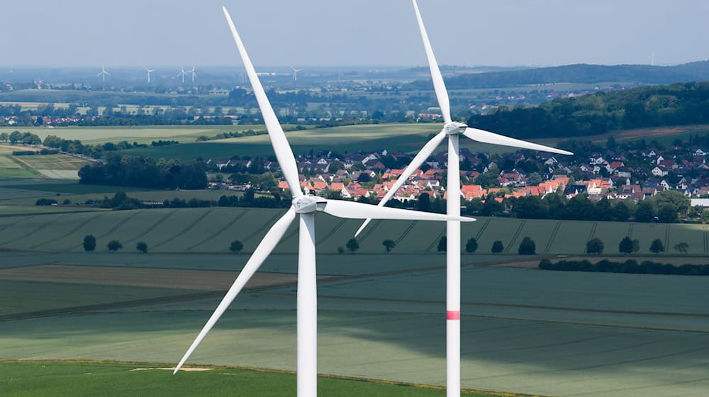 Vertreter der Windenergiebranche bewerten die Geschäftsbedingungen schlechter als in der Vergangenheit. (Archivbild)   / Foto: Julian Stratenschulte/dpa