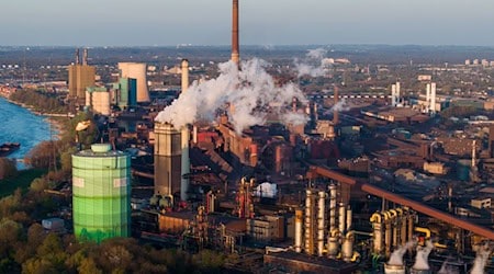 Der Stahlkonzern Salzgitter will noch in diesem Sommer entscheiden, was mit seiner HKM-Beteiligung geschehen soll. / Foto: Christoph Reichwein/dpa