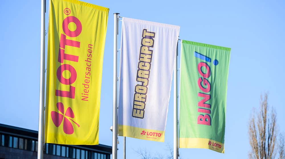 Die zwei Jackpot-Gewinner kommen aus Niedersachsen. (Archivbild) / Foto: Julian Stratenschulte/dpa