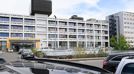 Hauptgebäude der Universitätsmedizin Göttingen. Durch Partnerschaften etwa zwischen Hochschulen und Unternehmen will Niedersachsen im Bereich der Lebenswissenschaften mit der Region Hannover-Göttingen-Braunschweig weltweit führend werden. (Symbolbild) / Foto: Swen Pförtner/dpa