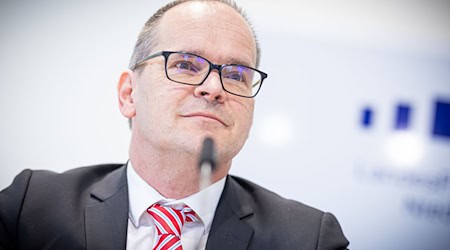 Auf einem nationalen Stahlgipfel gäbe es viel zu besprechen, sagt Wirtschaftsminister Tonne. (Archivbild) / Foto: Moritz Frankenberg/dpa