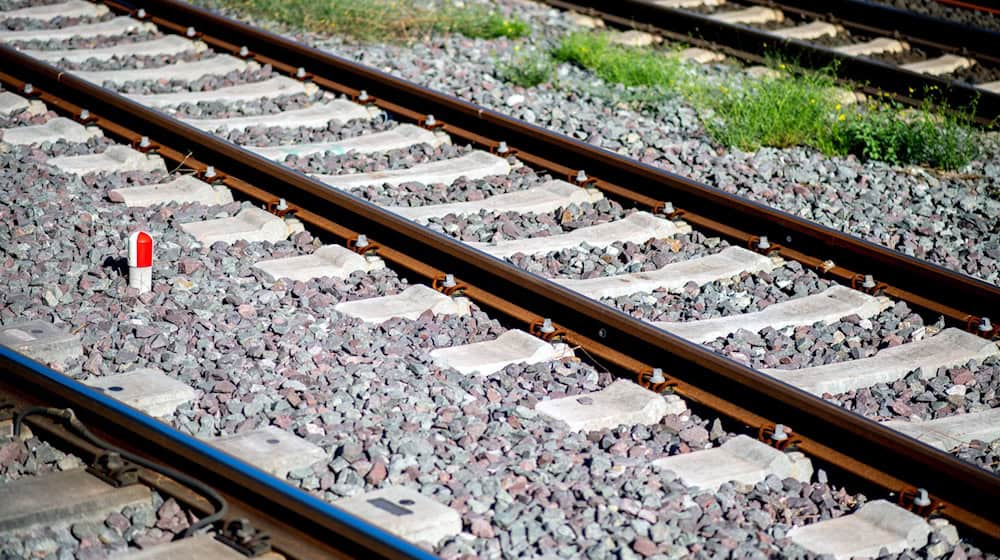 Wegen kaputter Bahnschwellen war die Strecke gesperrt. (Archivbild) / Foto: Hauke-Christian Dittrich/dpa