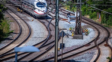 Am Bremer Hauptbahnhof könnten Verbindungen ausfallen. (Symbolbild) / Foto: Jens Büttner/dpa