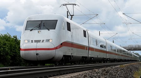 In der Nähe von Eschede musste eine Bahnstrecke gesperrt werden. (Symbolbild) / Foto: Holger Hollemann/dpa