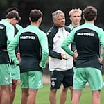 Gleich mittendrin: Werders neuer Trainer Horst Steffen. / Foto: Carmen Jaspersen/dpa