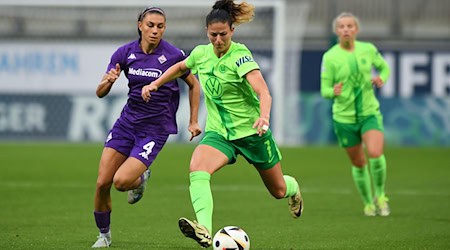 Nicht mehr beim VfL Wolfsburg: Chantal Hagel (r) / Foto: Swen Pförtner/dpa