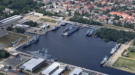 Das Marinearsenal in Wilhelmshaven war nach Angaben der Polizei im Visier von Drohnenpiloten. (Archivbild) / Foto: Carmen Jaspersen/dpa