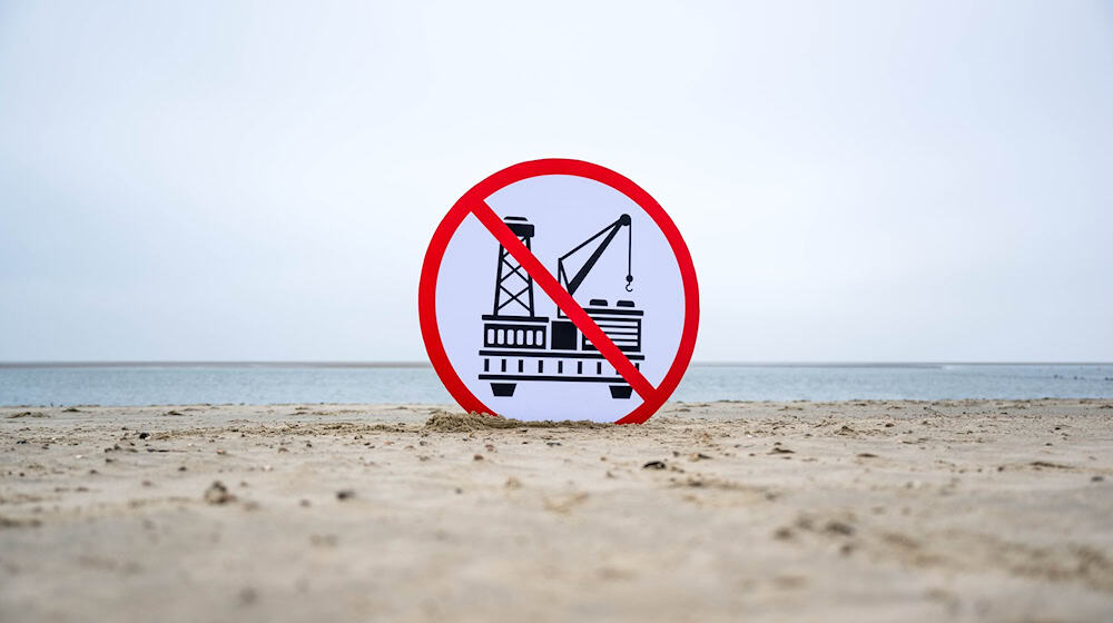 Zwischen Planung und Protest: Die Gaspläne vor Borkum geraten erneut ins Stocken. (Archivbild) / Foto: Sina Schuldt/dpa