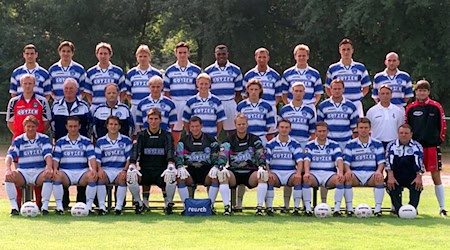 Pokalfinalist 1998: Der MSV Duisburg mit Horst Steffen und Stefan Emmerling. / Foto: Achim Scheidemann/dpa
