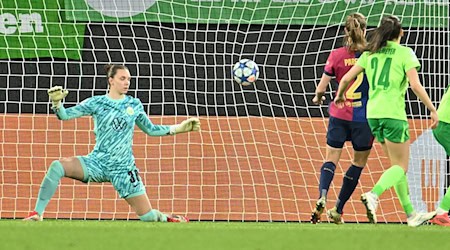 Wechselt zum WFC Arsenal: Die bisherige Wolfsburgerin Anneke Borbe (l). / Foto: Swen Pförtner/dpa