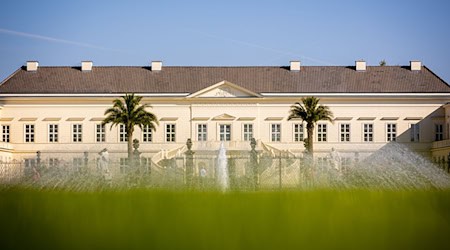 Das Museum in Schloss Herrenhausen öffnet wieder und präsentiert jetzt unter anderem die prunkvollen Kutschen der Welfen. (Archivbild) / Foto: Moritz Frankenberg/dpa