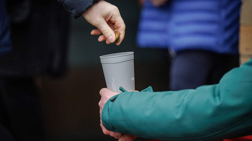 Auf Spenden angewiesen sein will niemand – doch viele Niedersachsen leben an der Armutsgrenze. (Symbolbild) / Foto: Friso Gentsch/dpa