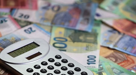 Neun Gemeinden in Niedersachsen sind mit mehr als 5.000 Euro pro Kopf verschuldet. (Symbolbild) / Foto: Karl-Josef Hildenbrand/dpa