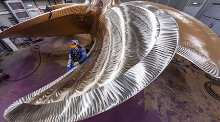 Metallerzeuger und Gießereien bewerten die Lage laut der Frühjahrskonjunkturumfrage der Arbeitgeberverbände zu 58 Prozent als «unbefriedigend» oder «schlecht». (Archivbild)  / Foto: Jens Büttner/dpa