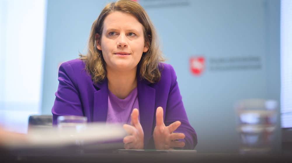 Der Rechtsanspruch auf Ganztagsbetreuung wird laut Kultusministerin Julia Willie Hamburg nicht überall reibungslos anlaufen. (Archivbild) / Foto: Julian Stratenschulte/dpa