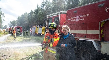 Einsatzkräfte proben den Ernstfall: Ministerin Behrens zieht Bilanz, wie gut Niedersachsen für Katastrophen gerüstet ist. (Archivbild) / Foto: Philipp Schulze/dpa