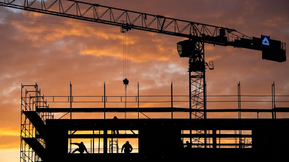 In der niedersächsischen Wirtschaft fehlt es nicht an Baustellen – sondern an Bewegung. (Symbolbild) / Foto: Julian Stratenschulte/dpa