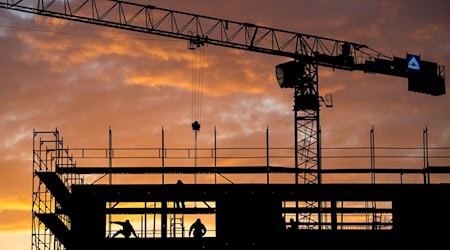 In der niedersächsischen Wirtschaft fehlt es nicht an Baustellen – sondern an Bewegung. (Symbolbild) / Foto: Julian Stratenschulte/dpa