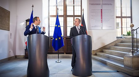 Lecornu und Pistorius werben in Osnabrück für eine enge deutsch-französische Zusammenarbeit. / Foto: Moritz Frankenberg/dpa