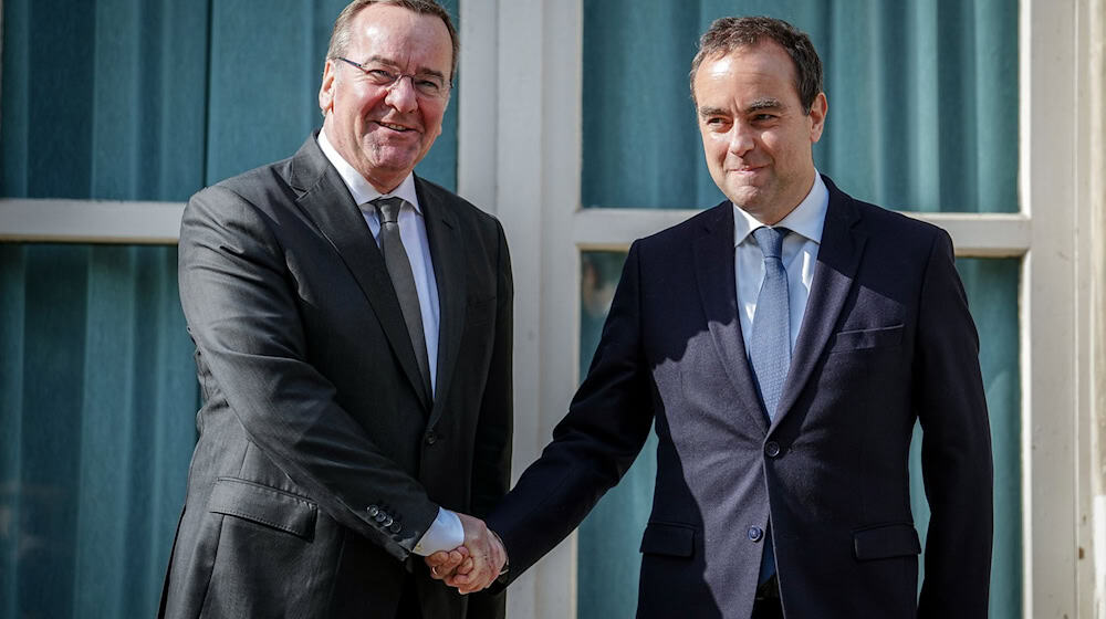 Panzer, Partner, Politik: Pistorius (l) und Lecornu treffen sich bei Rheinmetall. (Archivbild) / Foto: Kay Nietfeld/dpa
