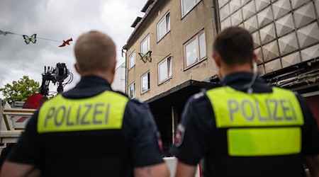 Bei einem Feuer in einem Wohn- und Geschäftshaus war Mitte Juni ein vier Jahre altes Kind ums Leben gekommen. (Archivbild)  / Foto: Sina Schuldt/dpa