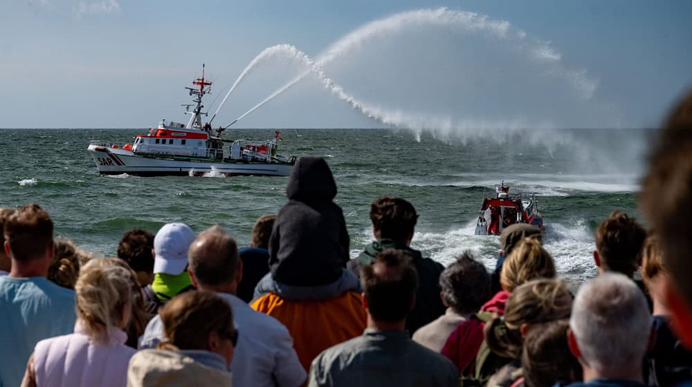 Am Tag der Seenotretter können Interessierte Eindrücke gewinnen, wie die Seenotretter arbeiten. (Archivfoto) / Foto: Stefan Sauer/dpa