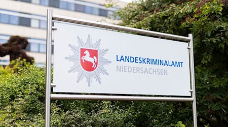 Beim LKA Niedersachsen liefen die Ermittlungen für Deutschland zusammen.  / Foto: Michael Matthey/dpa