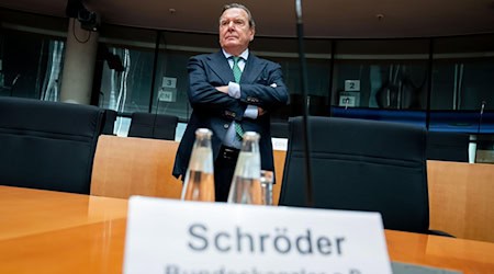 Das Ringen um eine Aussage Schröders vor dem Untersuchungsausschuss in Schwerin geht in eine neue Runde. (Archivbild) / Foto: Kay Nietfeld/dpa