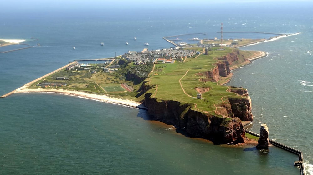 Das Havariekommando entdeckte am Donnerstagabend einen silbernen Ölfilm südwestlich von Helgoland. (Archivbild) / Foto: Marcus Brandt/dpa