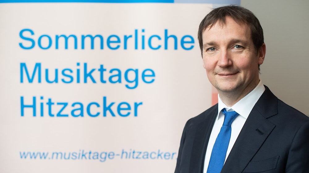 Oliver Wille, Intendant der Sommerlichen Musiktage Hitzacker. / Foto: Julian Stratenschulte/dpa