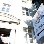 Ein Mitarbeiter der Ausländerbehörde des Landkreises Lüchow-Dannenberg und ein Helfer sollen Aufenthaltstitel verkauft haben. (Symbolbild) / Foto: Philipp Schulze/dpa
