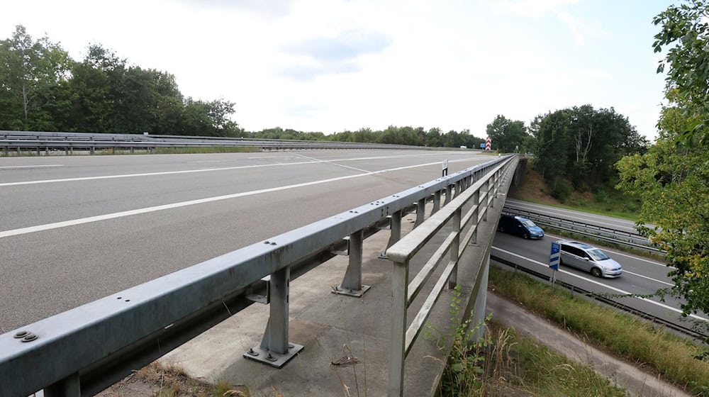 Nach der Beendigung von Sanierungsarbeiten ist die Autobahn 7 am Horster Dreieck Richtung Norden wieder freigegeben worden. (Archivfoto) / Foto: Christian Butt/dpa