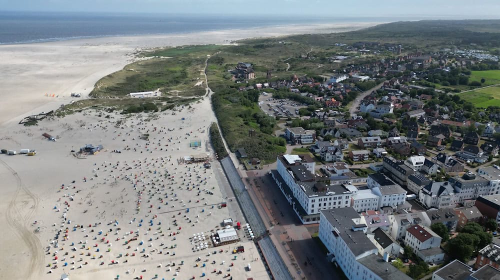 Ein vierjähriger Junge ist beim Baden in einem Borkumer Schwimmbad verunglückt. (Symbolbild) / Foto: Lars Penning/dpa